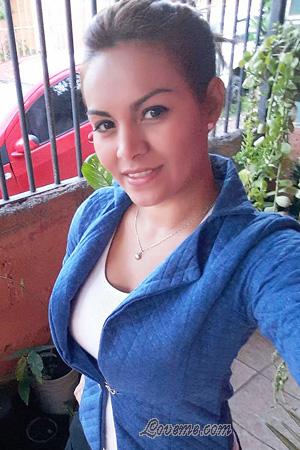 223464 - Laura Idade: 36 - Costa Rica