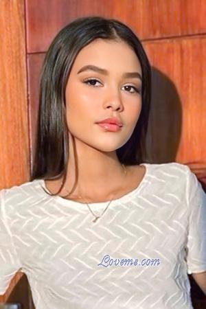 225360 - Livyhen Idade: 19 - Colômbia