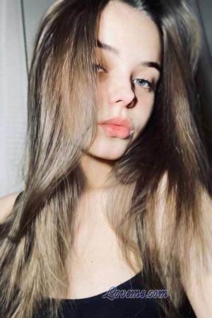 228427 - Sofiia Idade: 18 - Ucr&acirc;nia