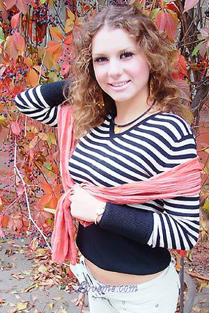 68777 - Liliya Idade: 22 - Ucrânia